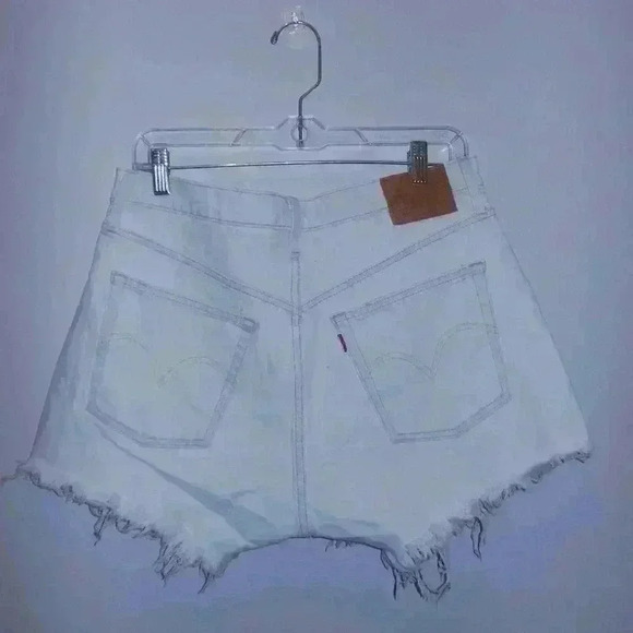 Levi’s 501 white shorts - W31 - Picture 2 of 6
